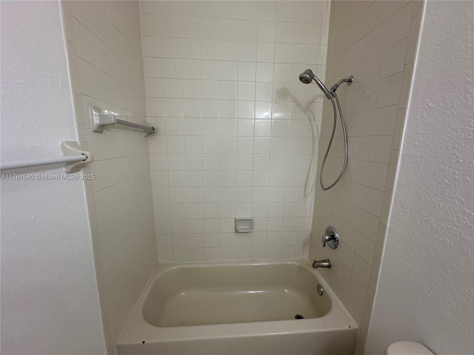 1663 Se 27th Dr 103 Property Photo 21