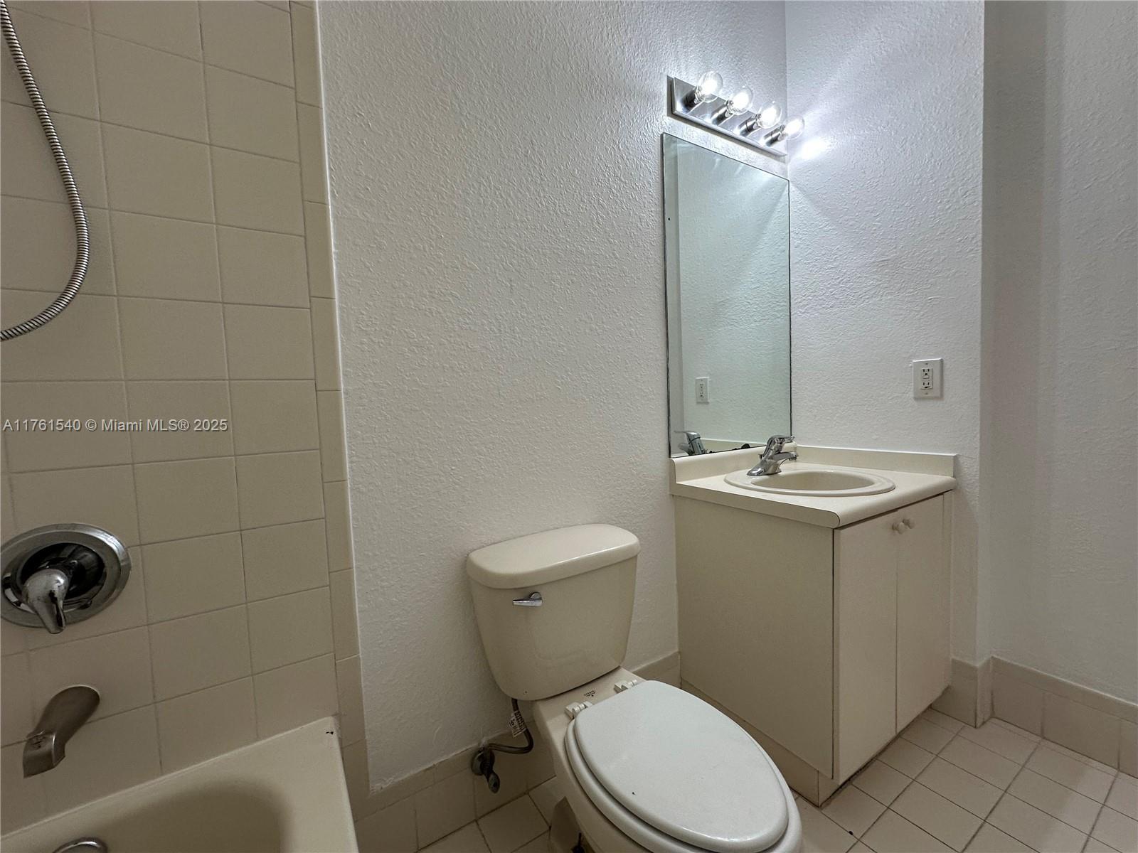 1663 Se 27th Dr 103 Property Photo 22
