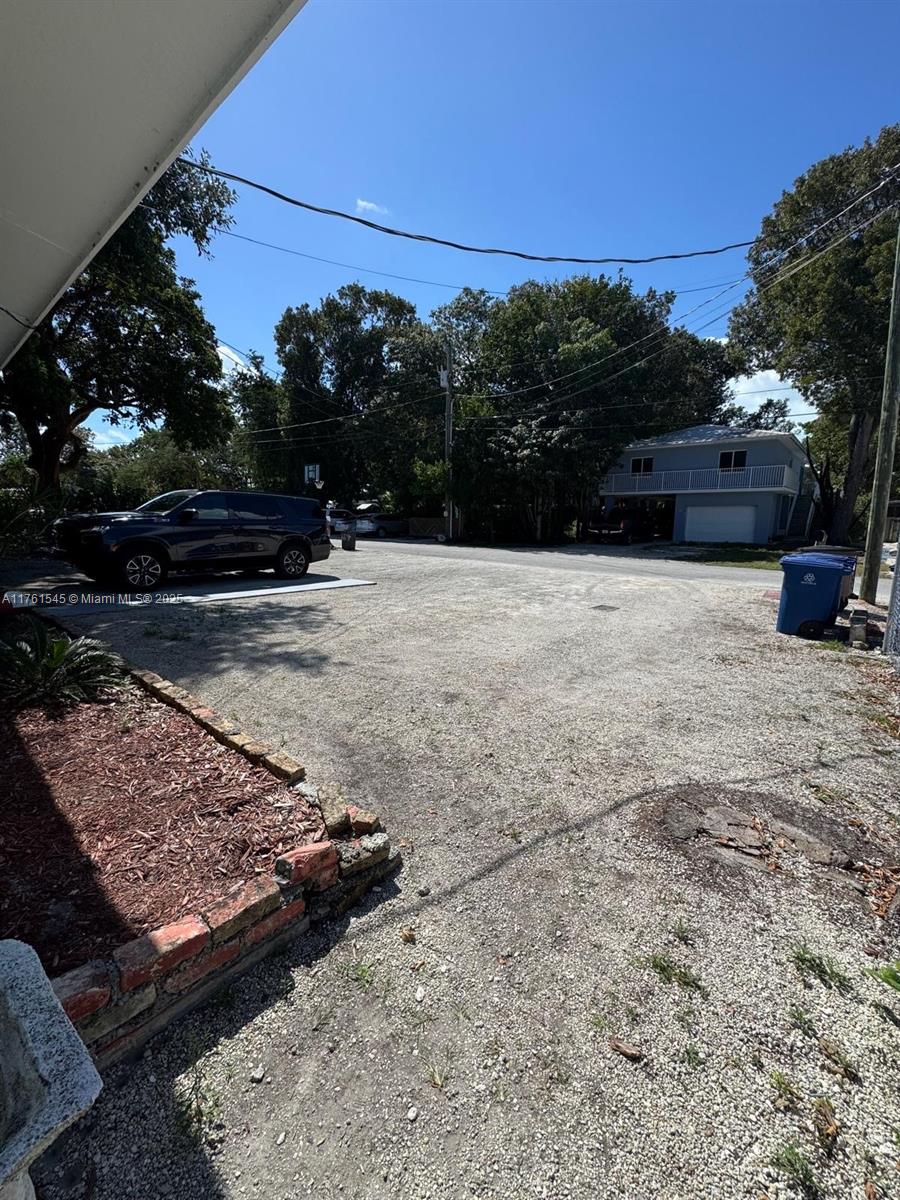 664 Colson Dr Property Photo 3