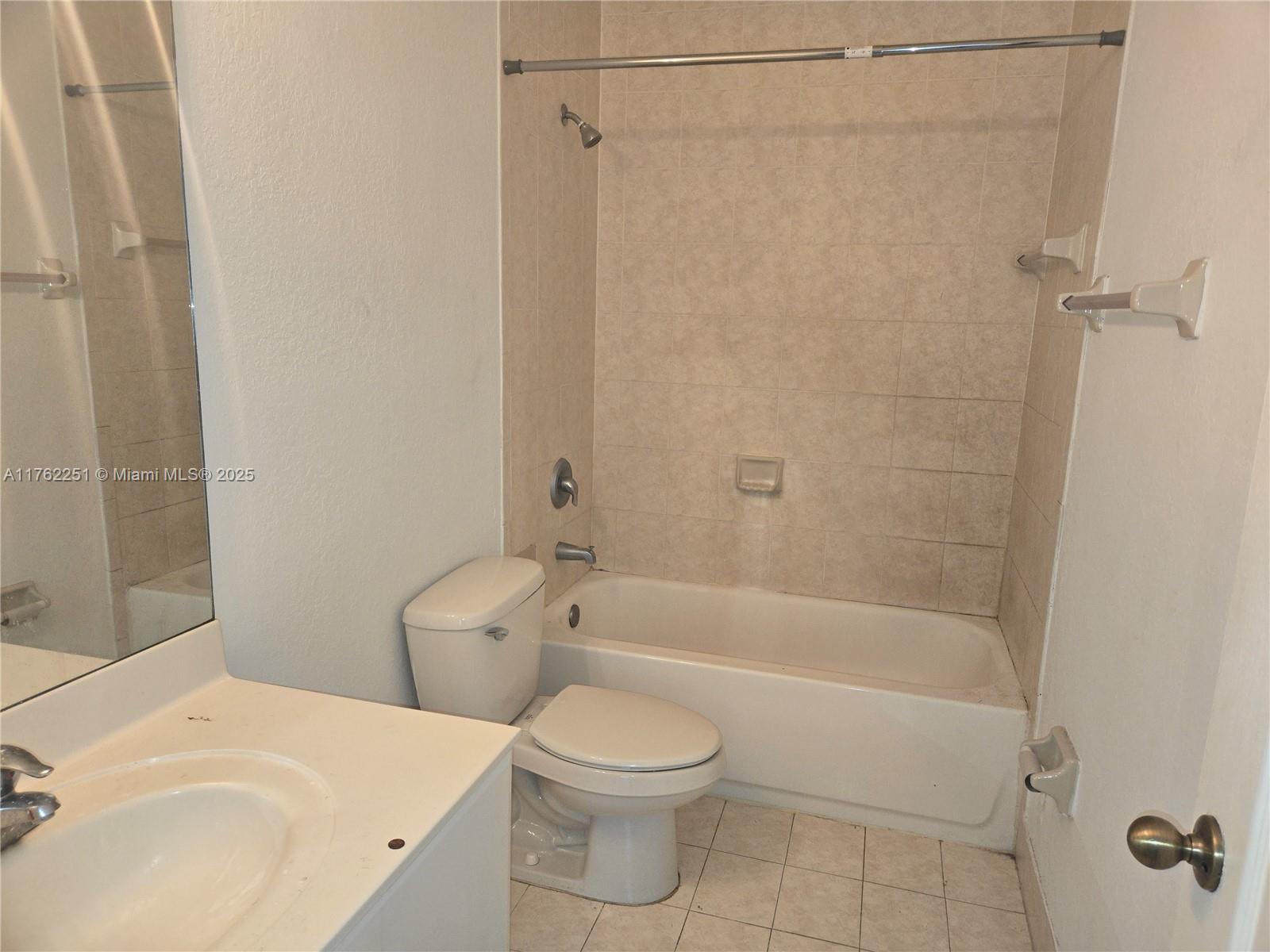 1658 Se 28th Ct 202 Property Photo 6