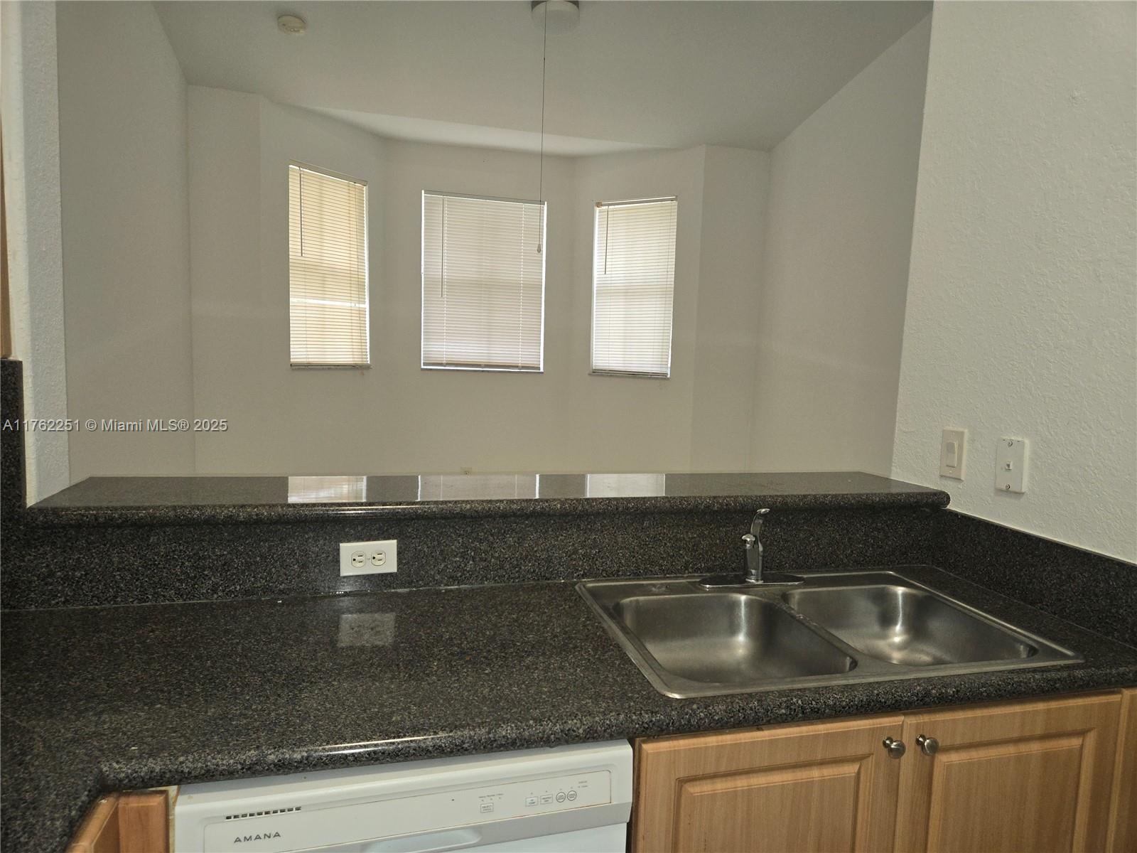 1658 Se 28th Ct 202 Property Photo 8