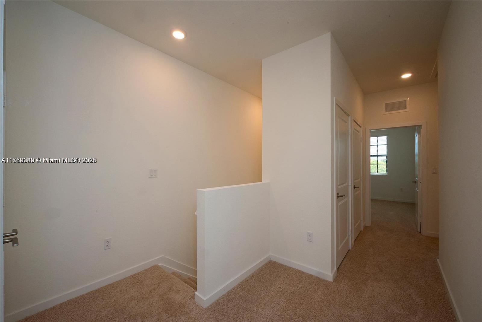 766 Sw 12th Street Property Photo 8