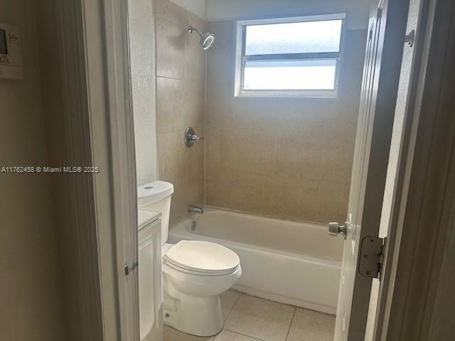 7571 Venetian St B Property Photo 5