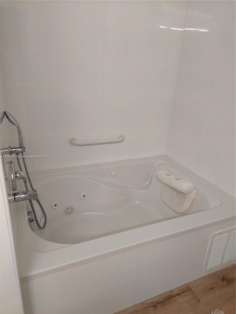 3610 Yacht Club Dr 401 Property Photo 29