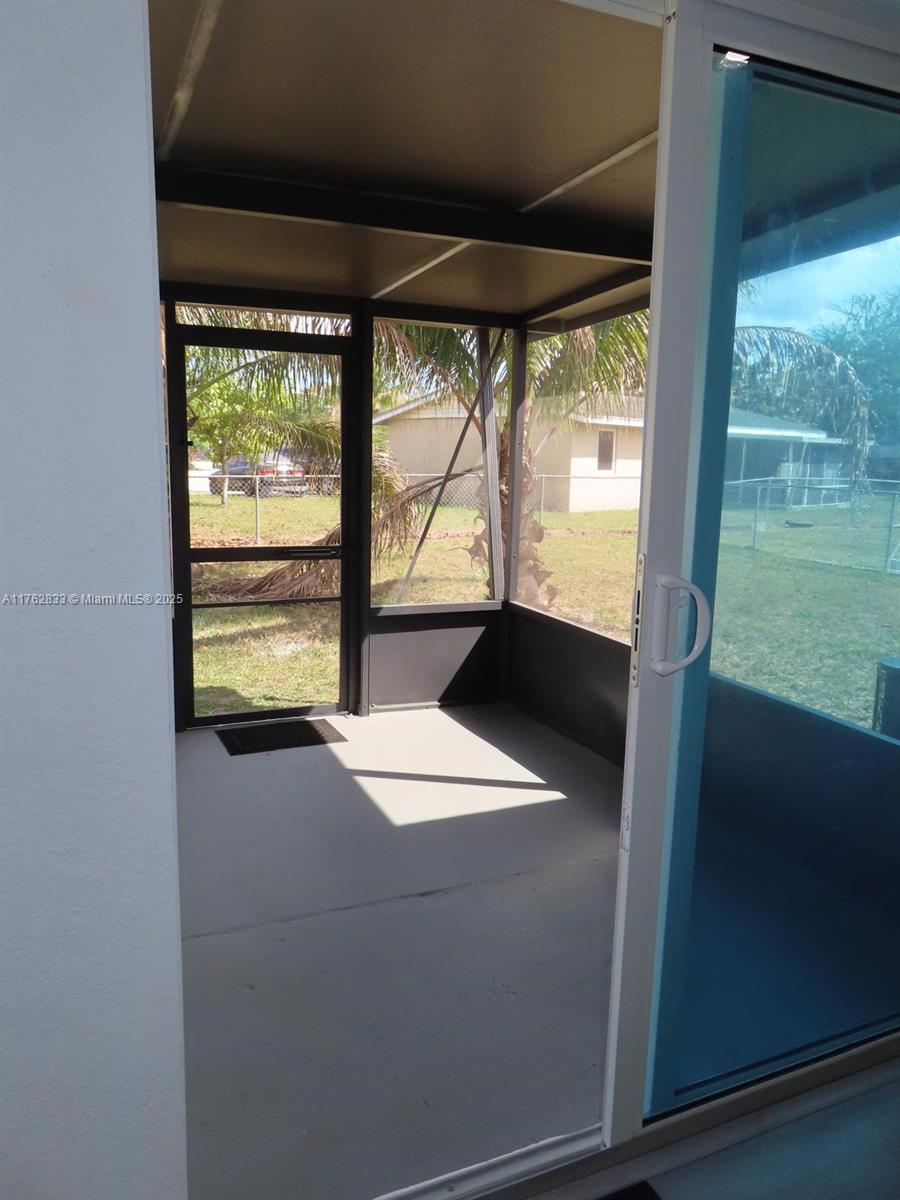 95 Sw 17th Ter Property Photo 5