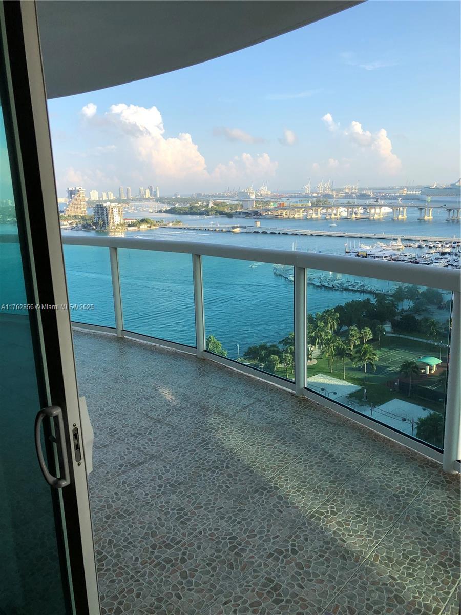 1800 N Bayshore Dr 1901 Property Photo