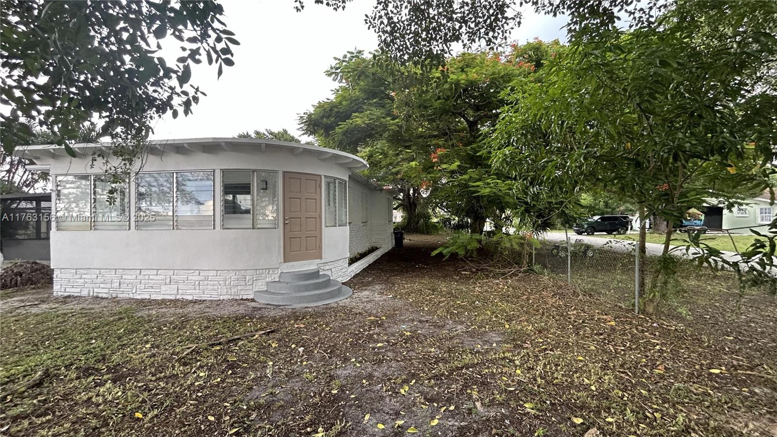 205 Seaman Ave Property Photo 2