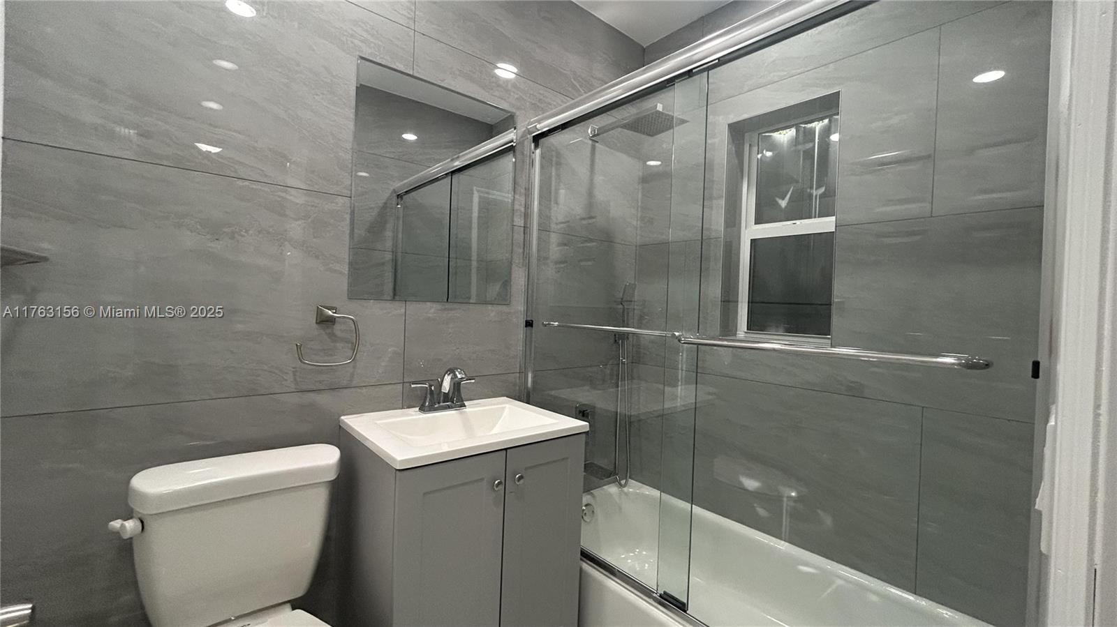 205 Seaman Ave Property Photo 10