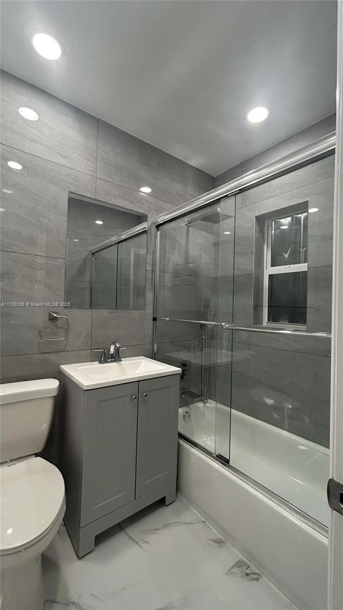 205 Seaman Ave Property Photo 11
