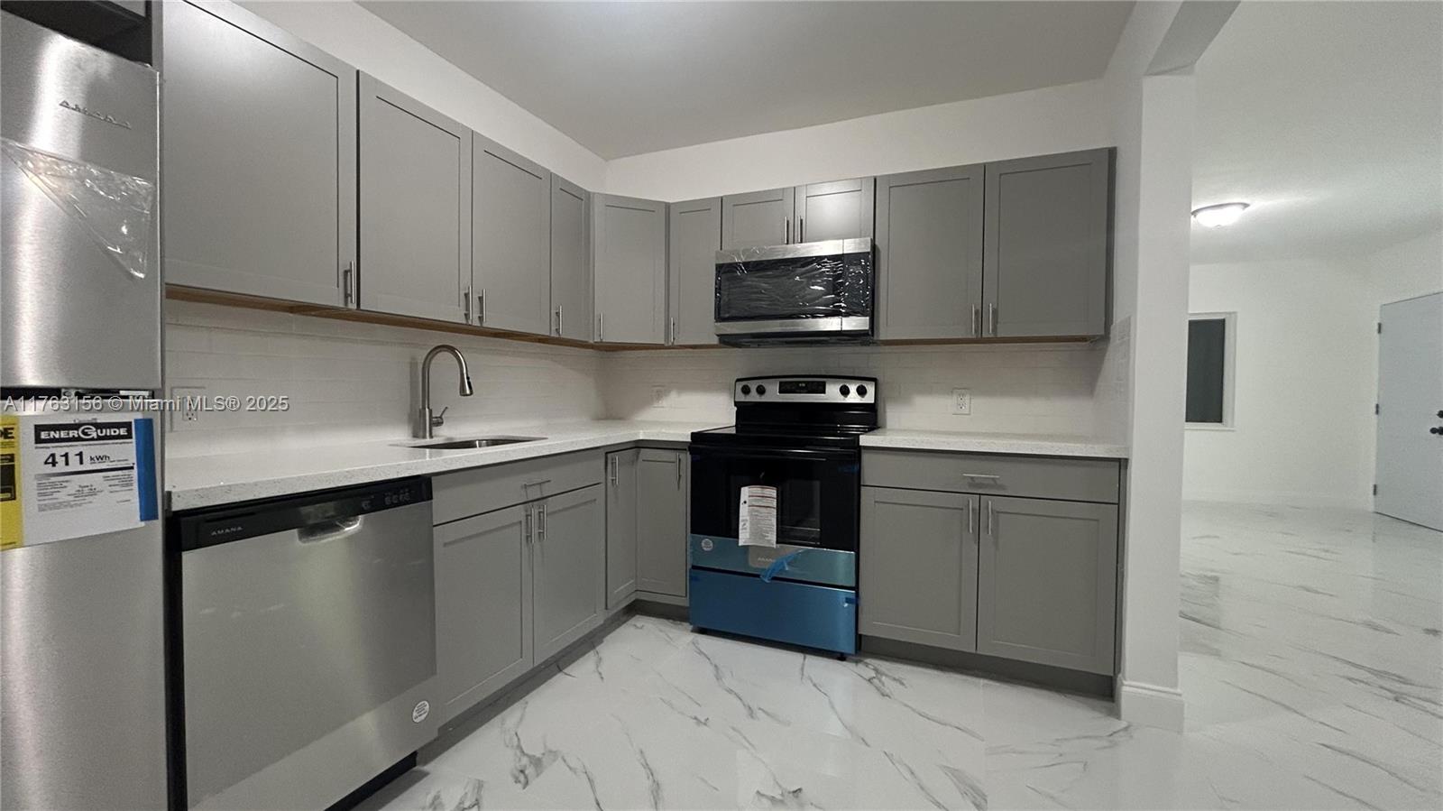 205 Seaman Ave Property Photo 13