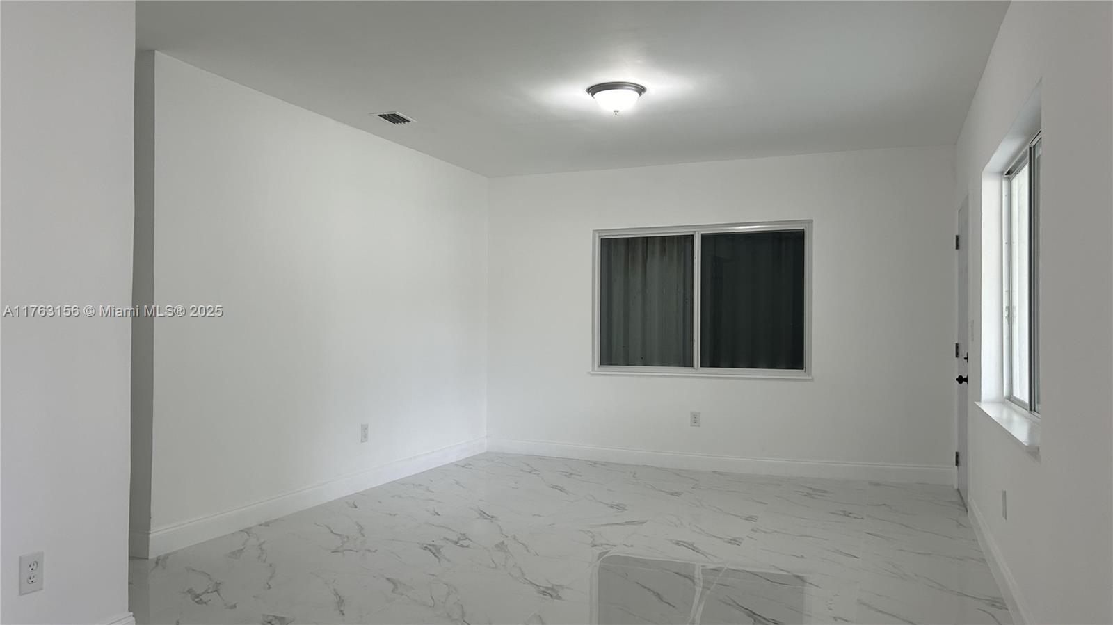 205 Seaman Ave Property Photo 26