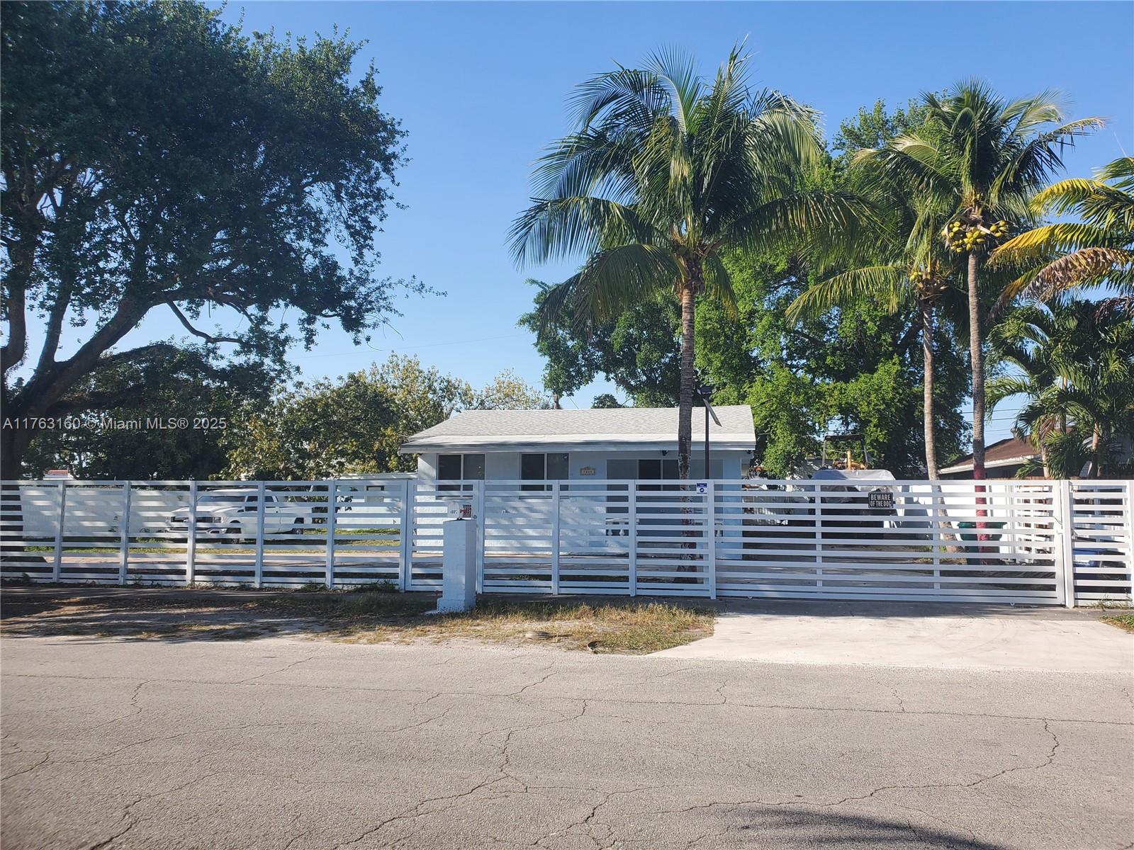 1805 Nw 114th St Property Photo 1