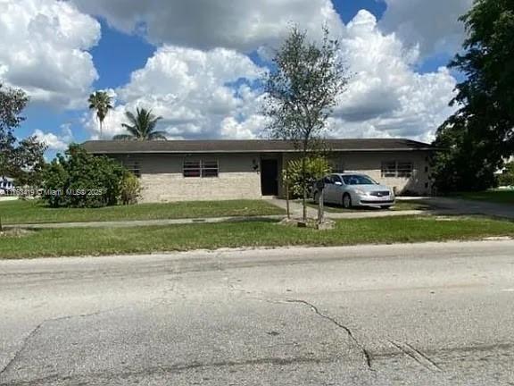 680 Davis Pkwy Property Photo