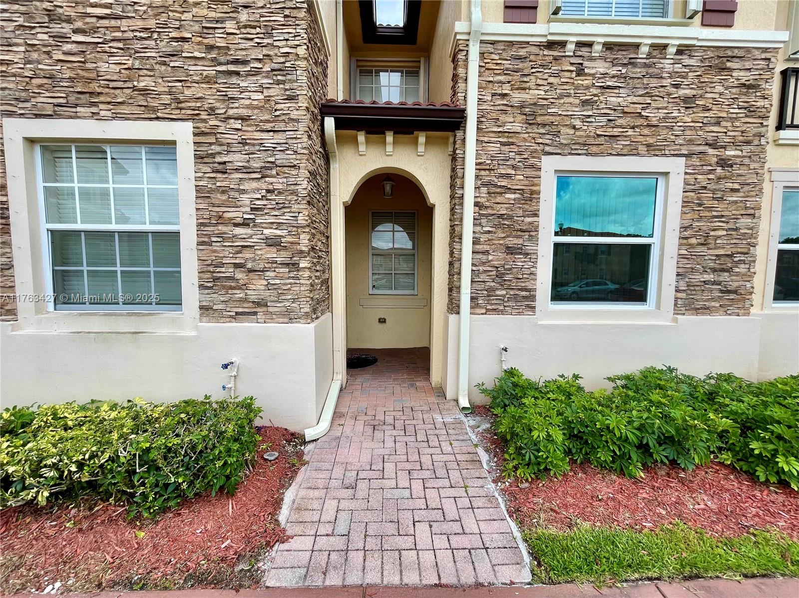 3350 Ne 13th Cir Dr 105-21 Property Photo 2