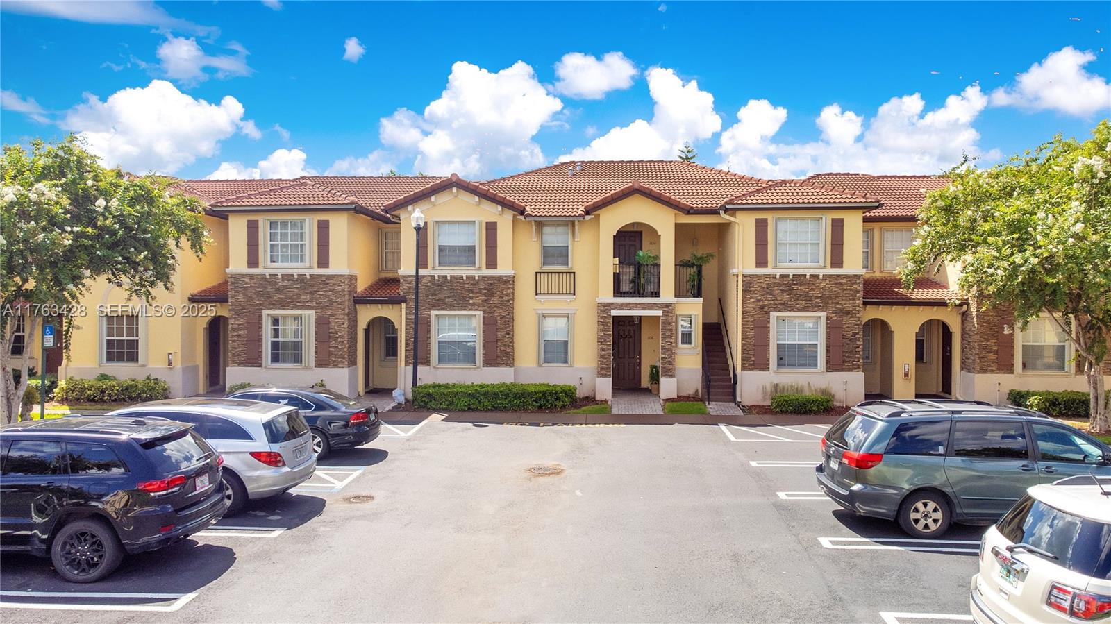 1555 Ne 33rd Rd 109-2 Property Photo 1