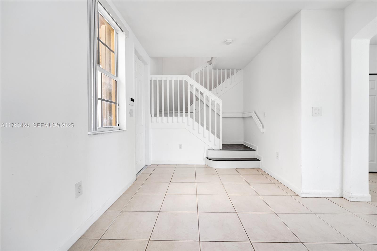 1555 Ne 33rd Rd 109-2 Property Photo 6