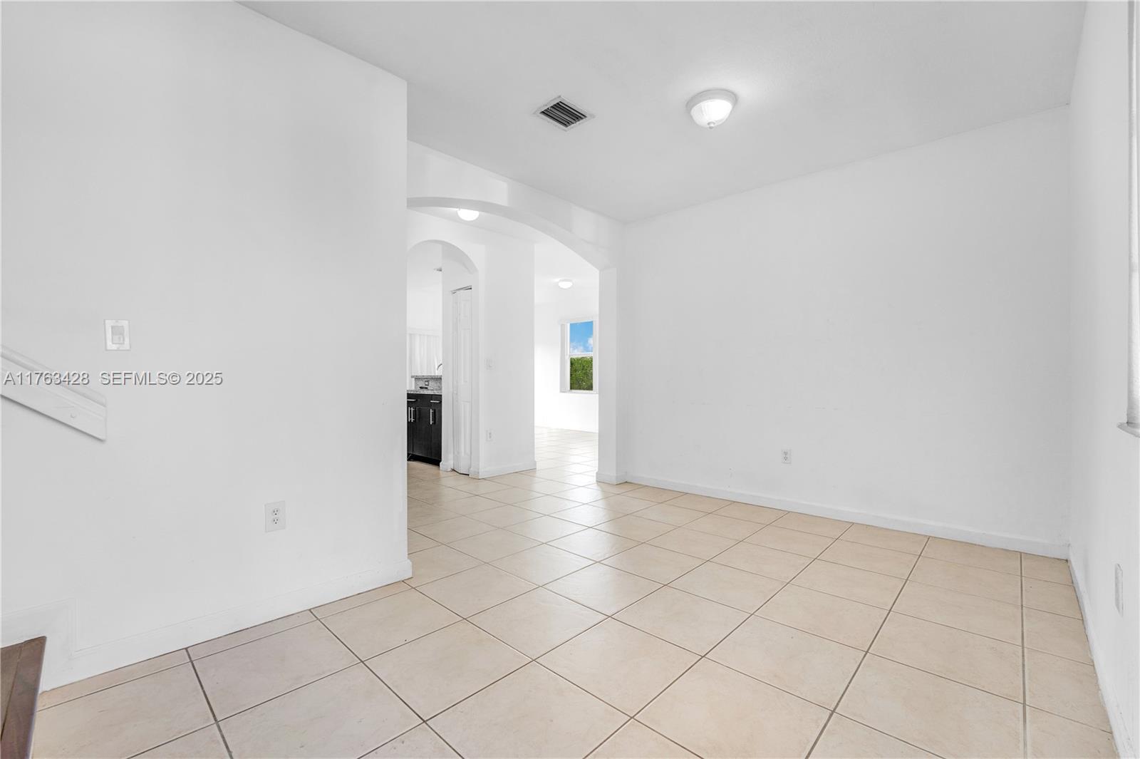 1555 Ne 33rd Rd 109-2 Property Photo 7