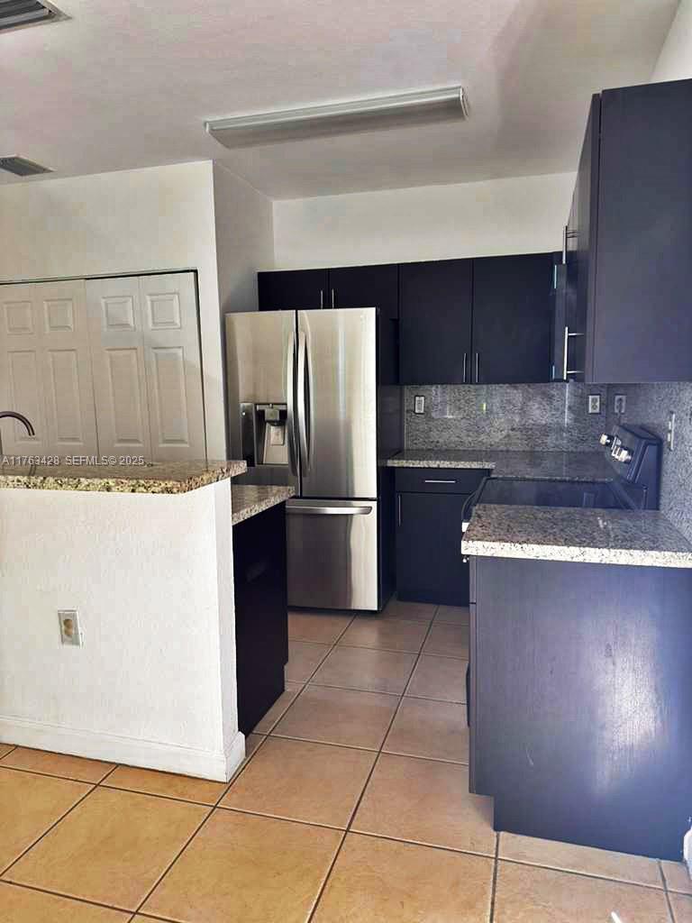 1555 Ne 33rd Rd 109-2 Property Photo 9