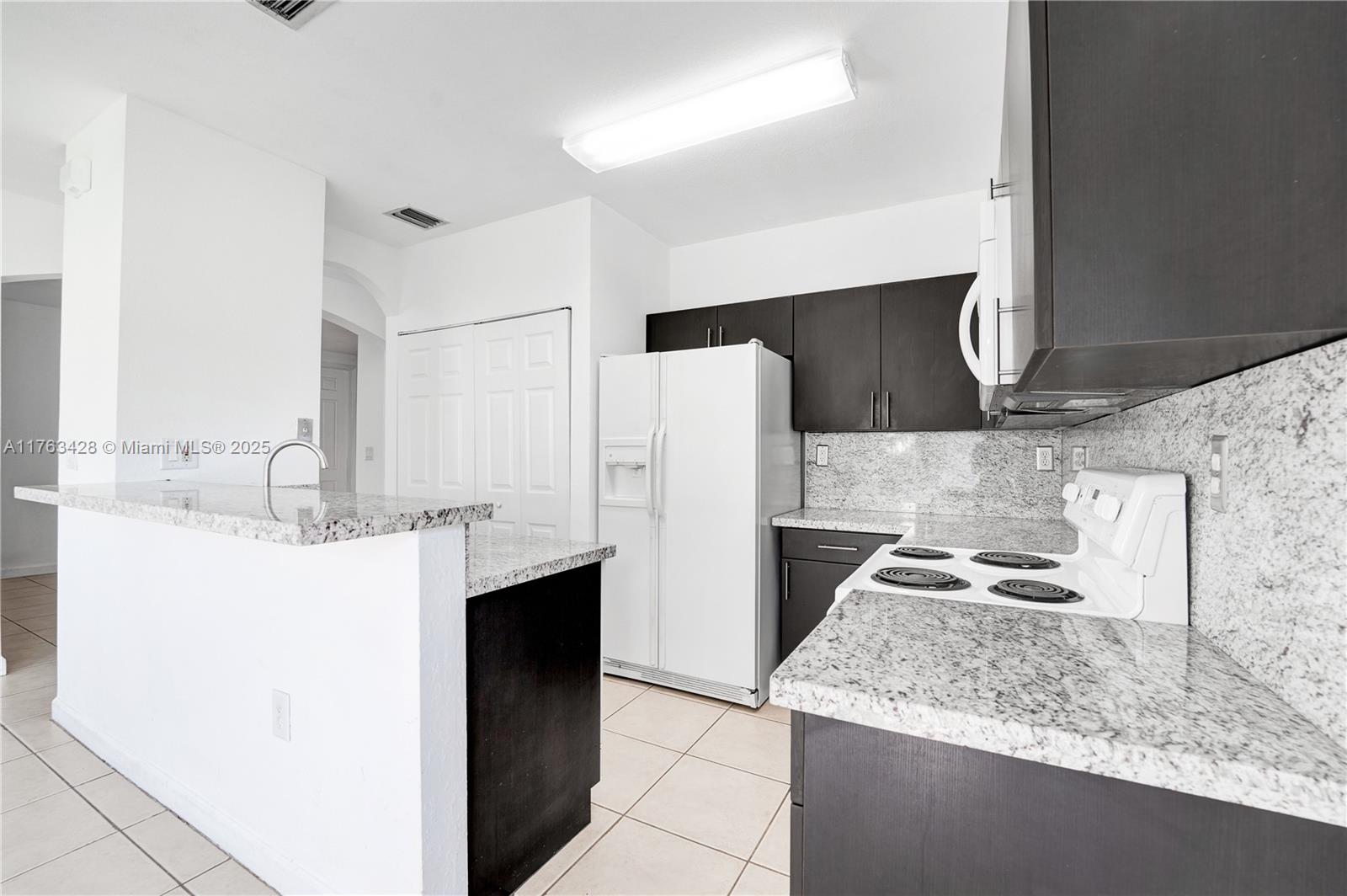1555 Ne 33rd Rd 109-2 Property Photo 10