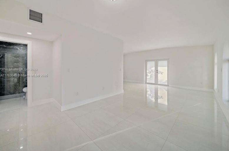 14760 Lincoln Dr Property Photo 8