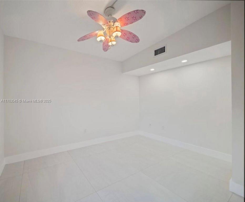 14760 Lincoln Dr Property Photo 12