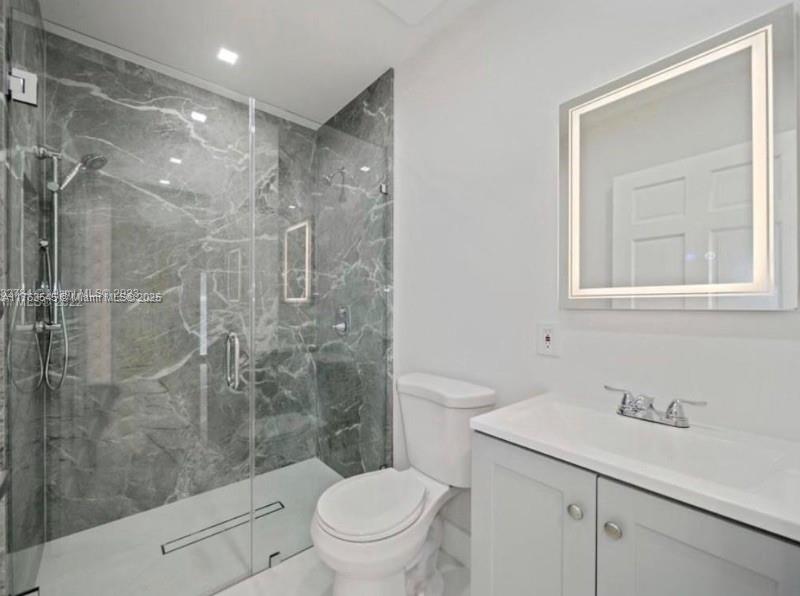 14760 Lincoln Dr Property Photo 15