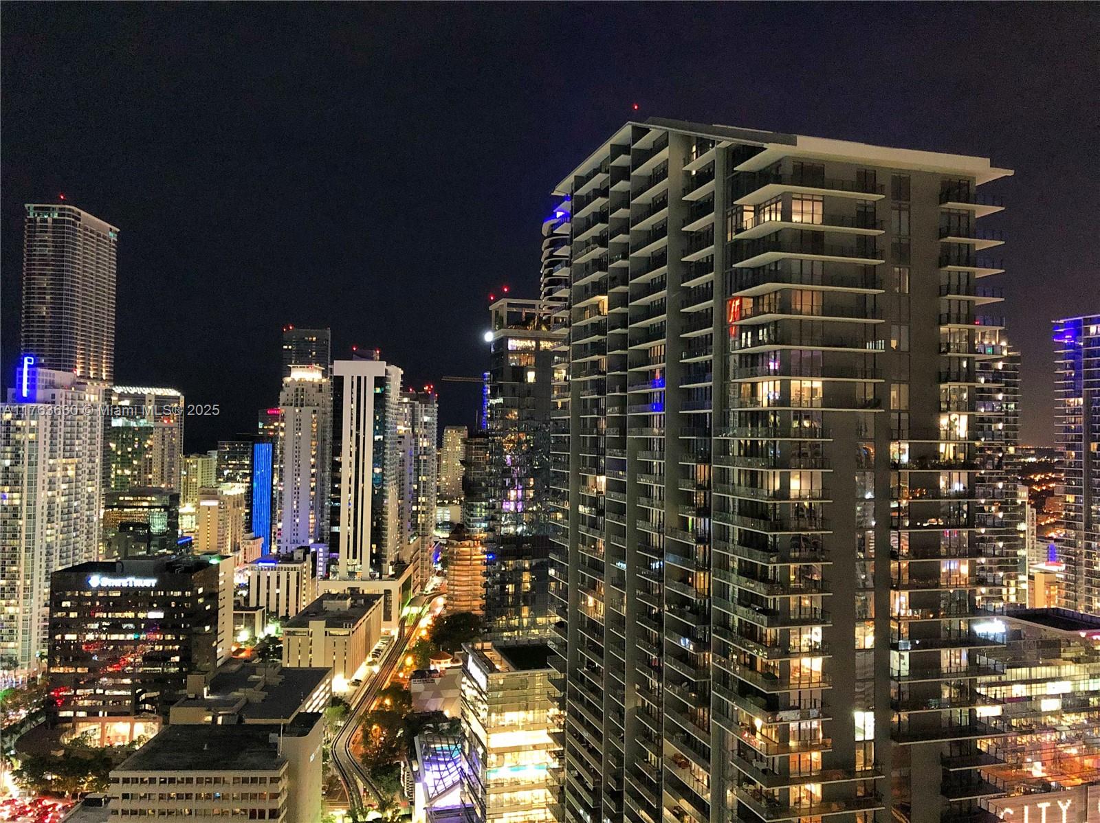 41 Se 5th St 2212 Property Photo 1