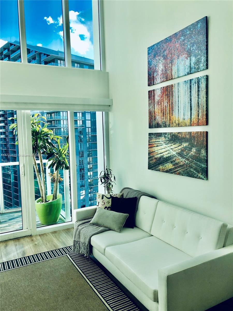 41 Se 5th St 2212 Property Photo 4