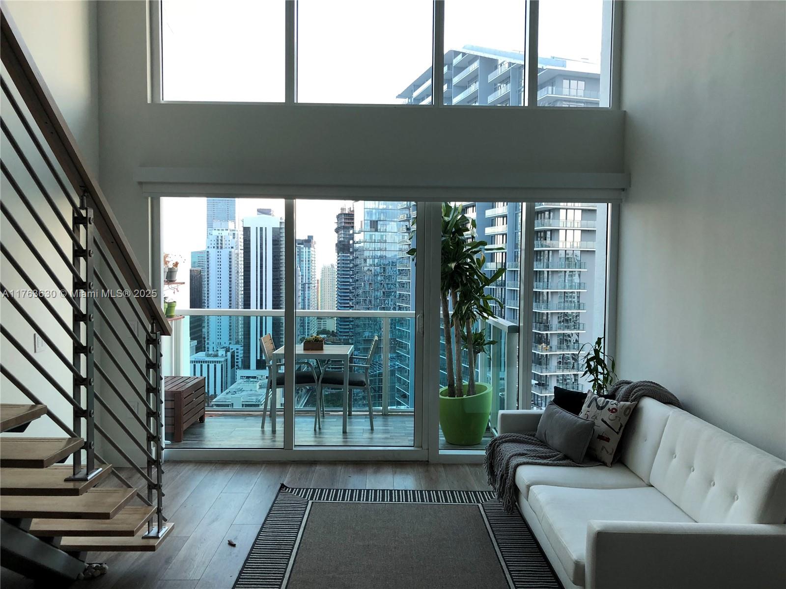 41 Se 5th St 2212 Property Photo 7