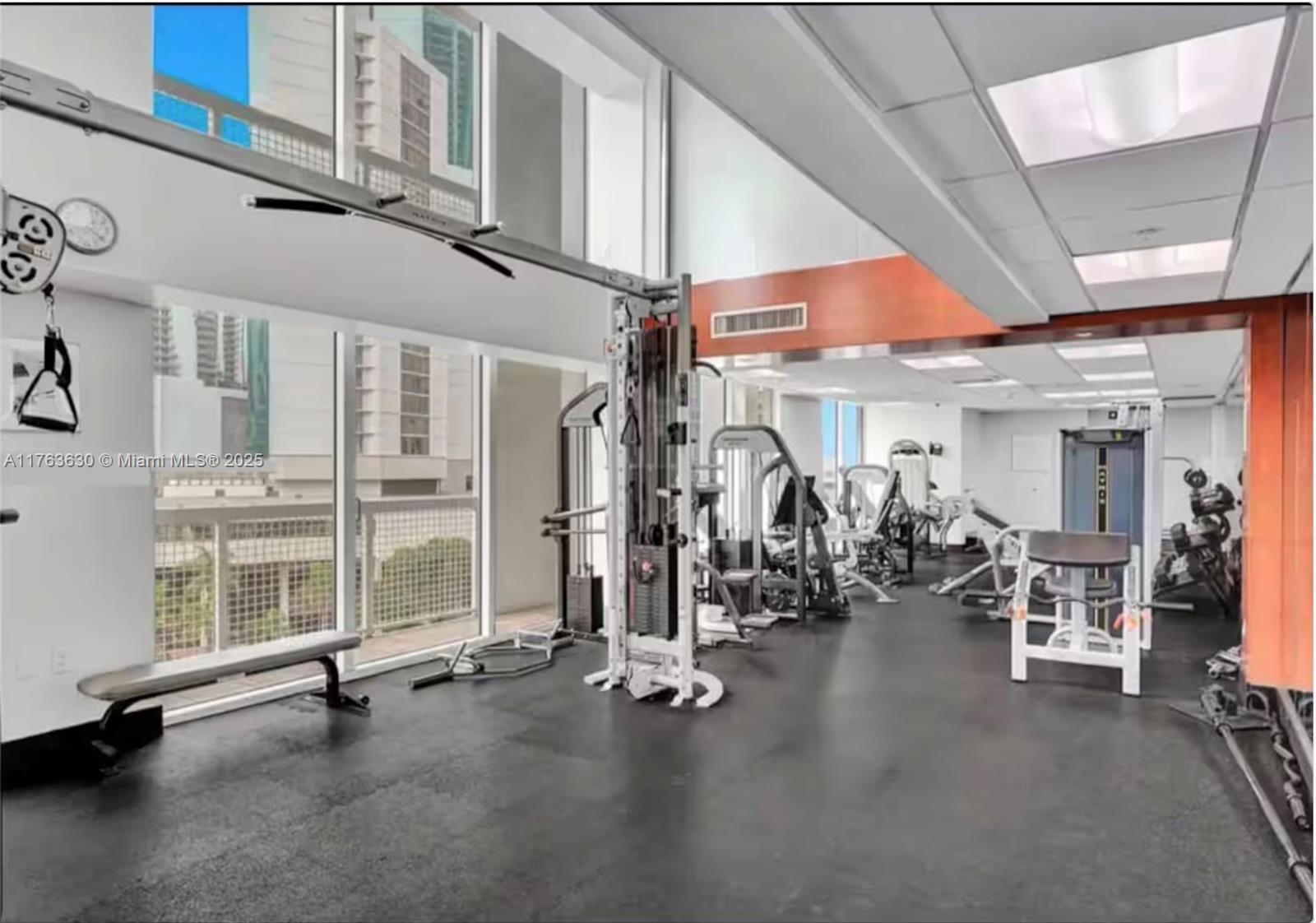 41 Se 5th St 2212 Property Photo 17