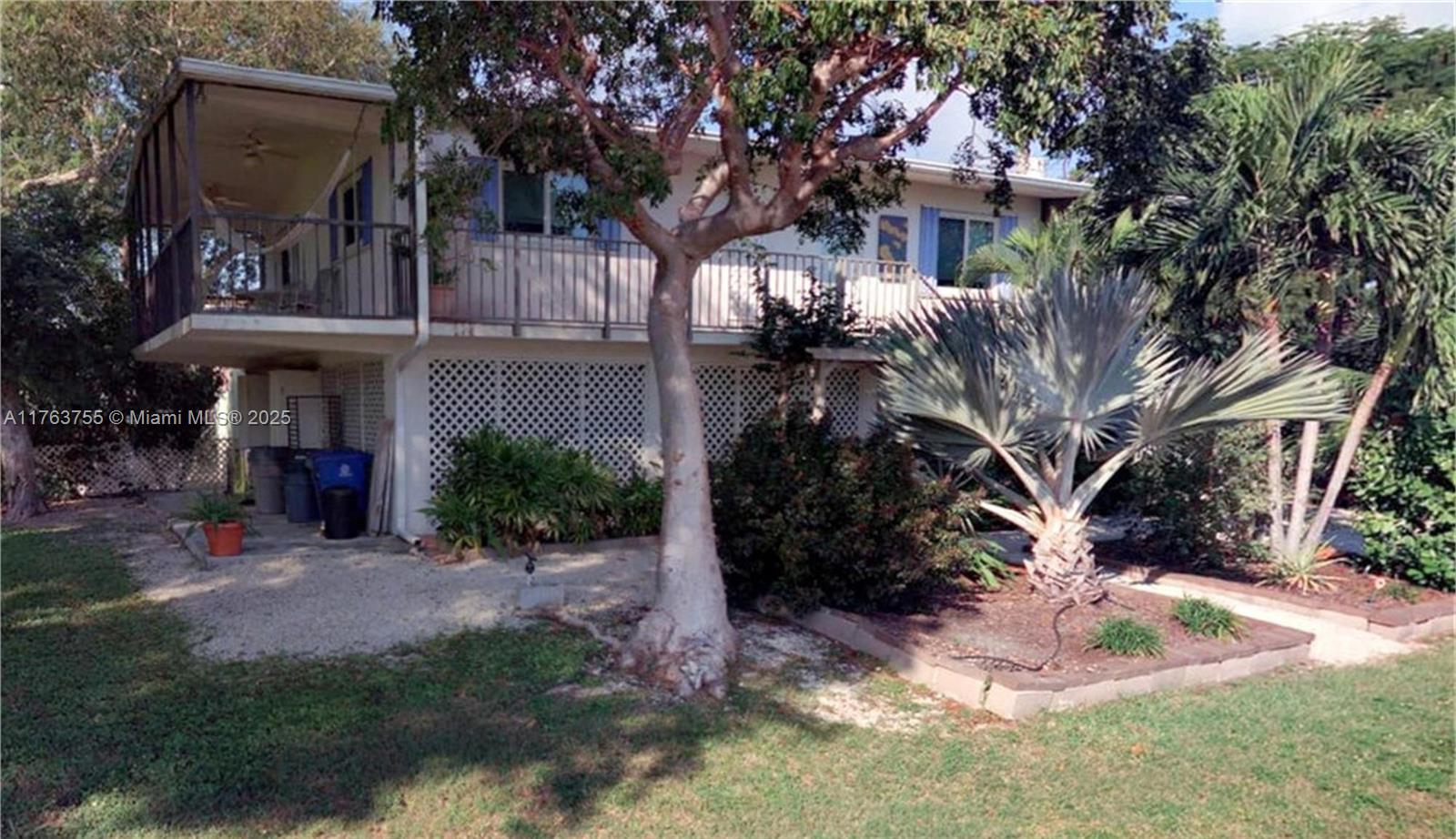 544 Plante St Property Photo 3