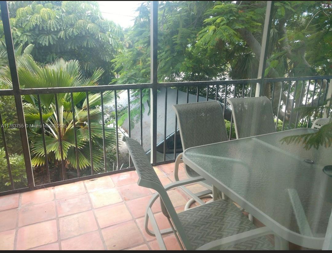 544 Plante St Property Photo 4