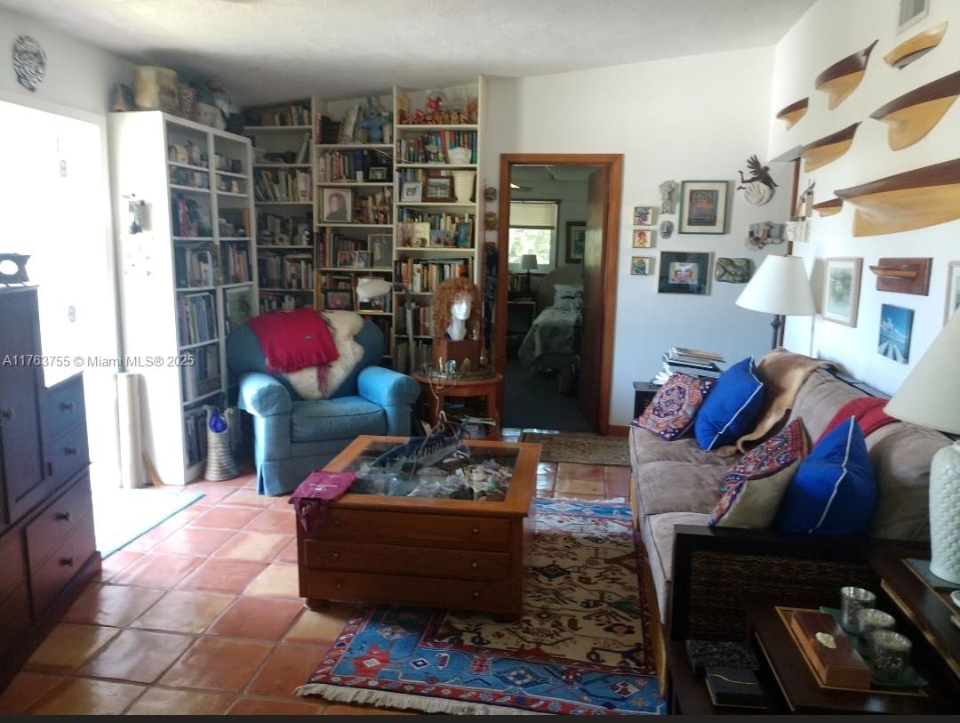 544 Plante St Property Photo 11