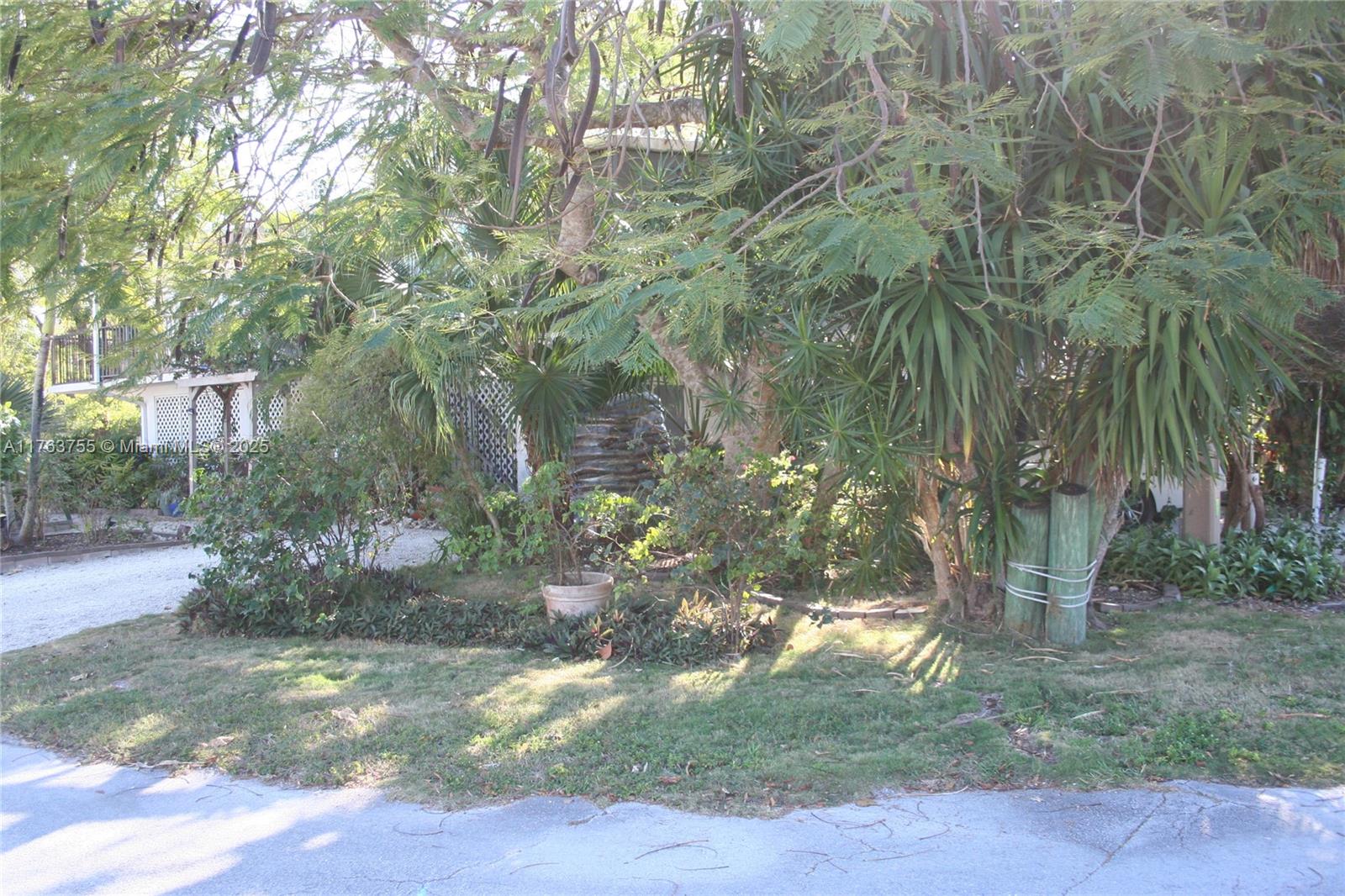 544 Plante St Property Photo 22