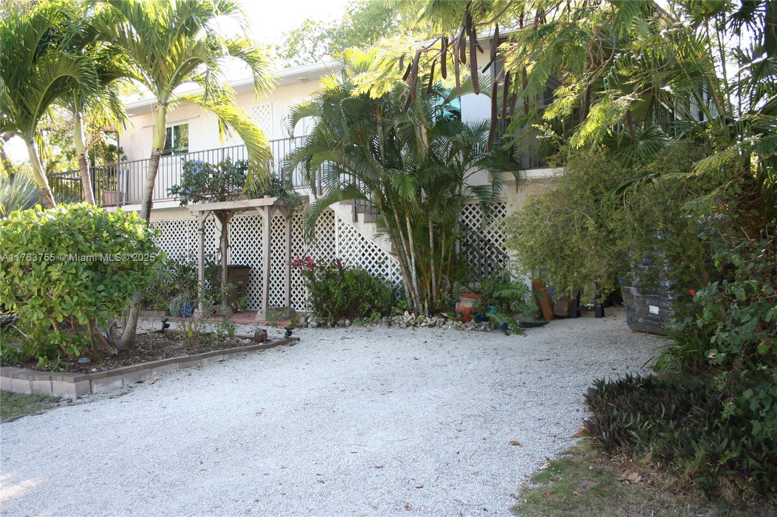 544 Plante St Property Photo 26