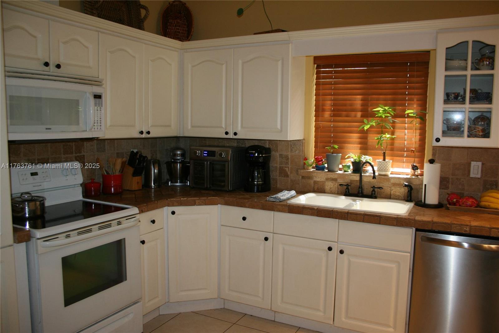 6 Fishermans Trl Property Photo 3