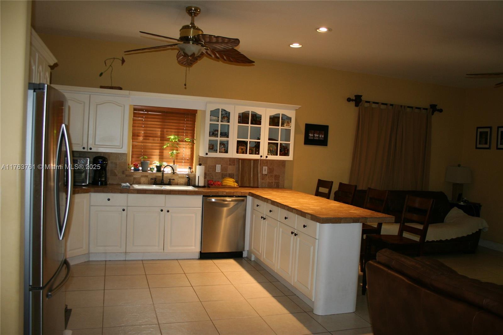 6 Fishermans Trl Property Photo 4