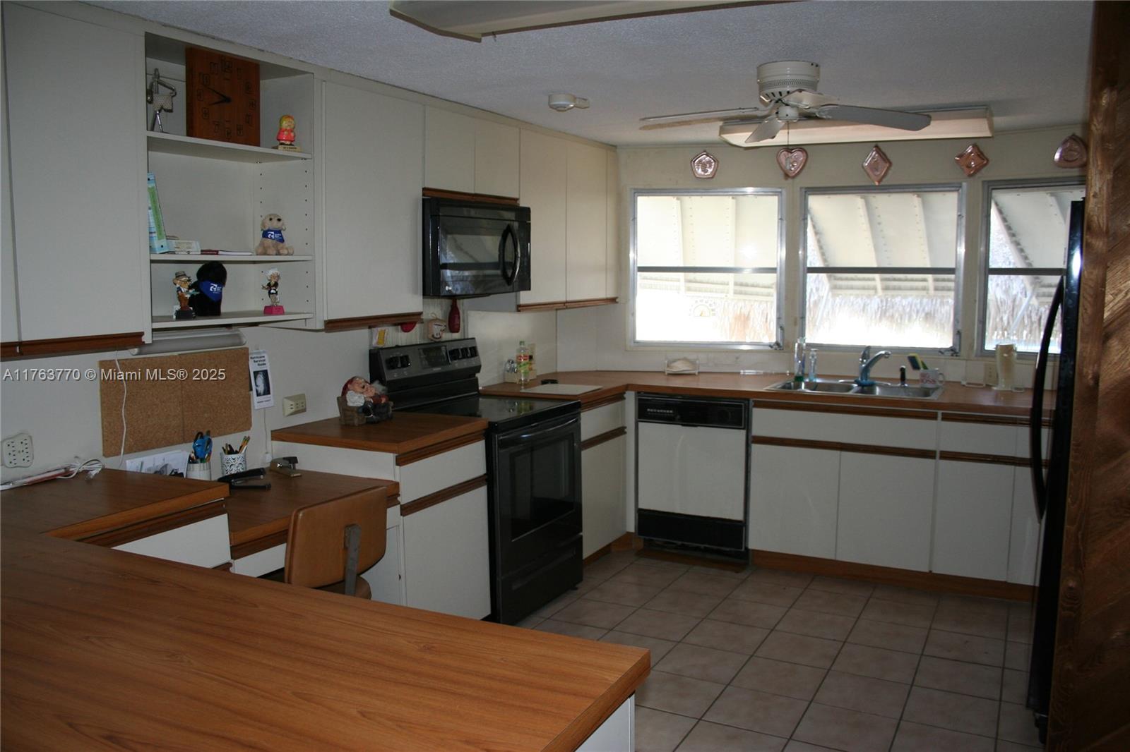 1 Gull Ln Property Photo 4