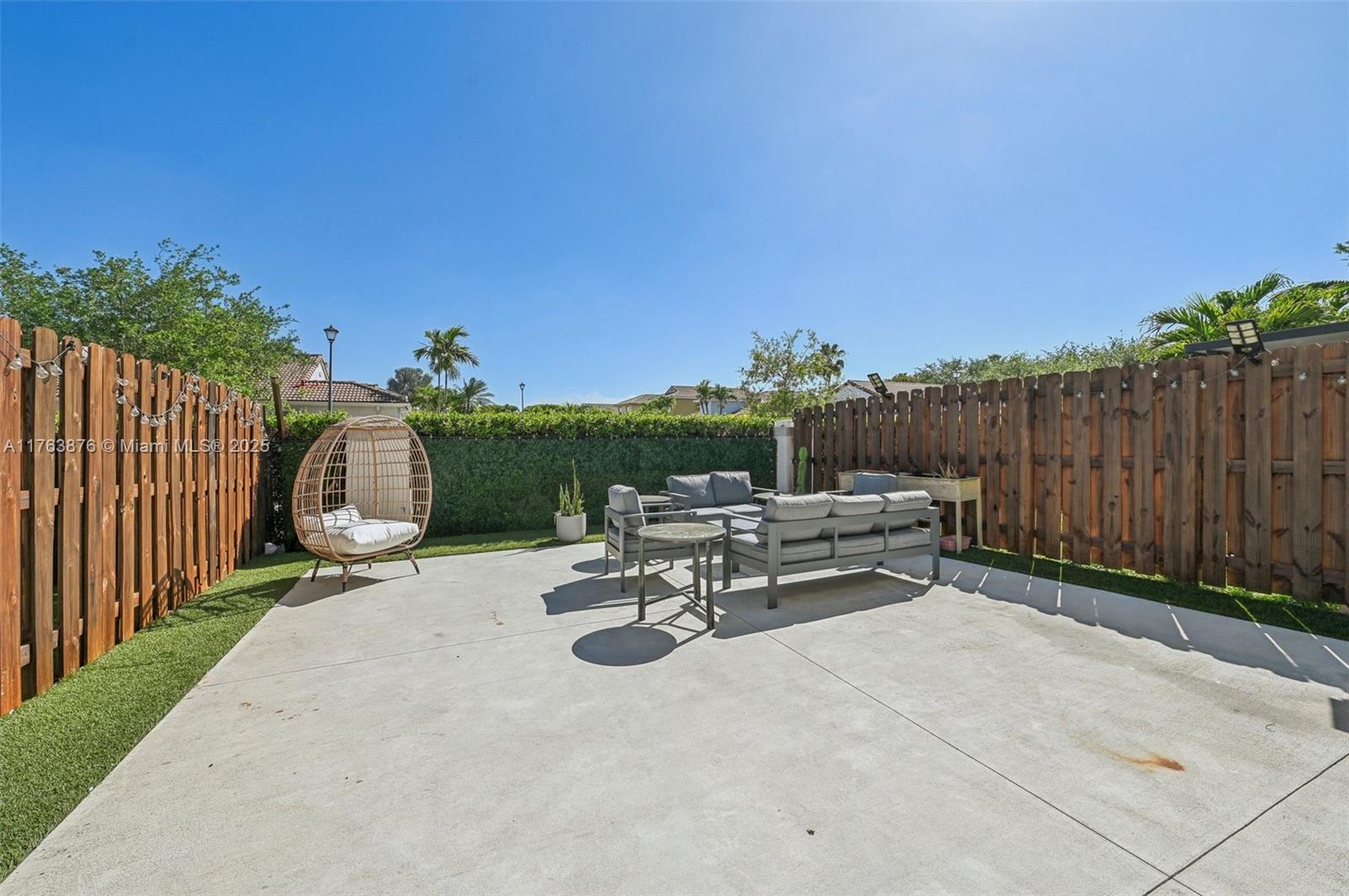 10850 Sw 235th Ln Property Photo 26