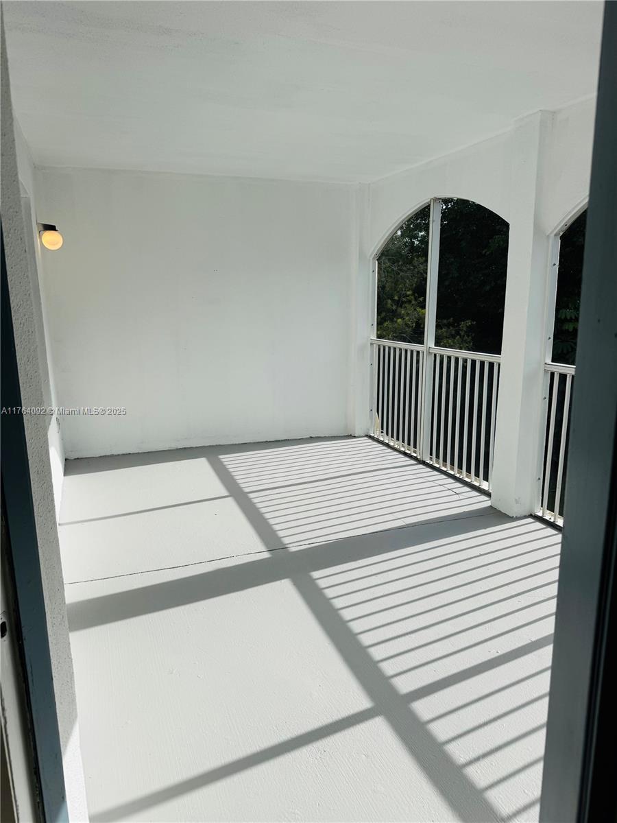 815 W Boynton Beach Blvd 10-205 Property Photo 2