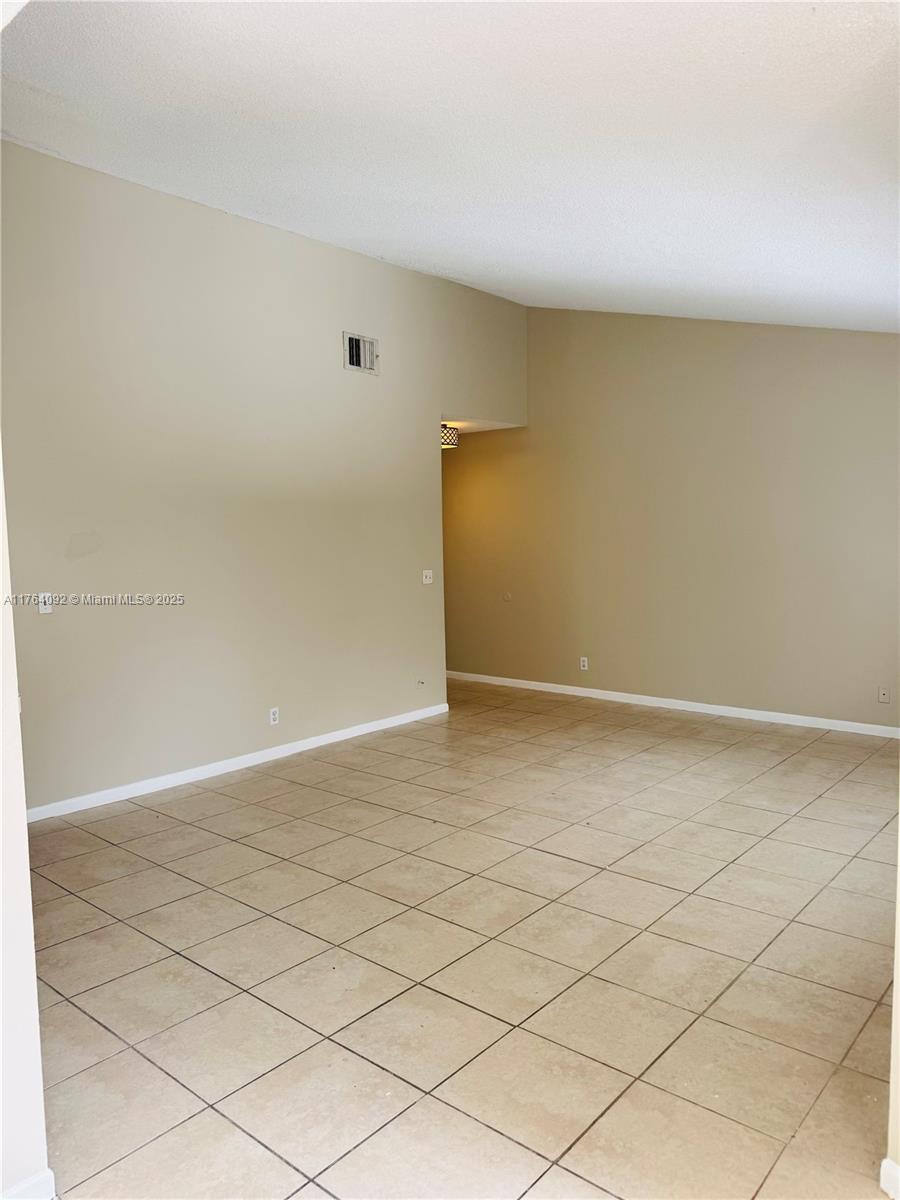 815 W Boynton Beach Blvd 10-205 Property Photo 4