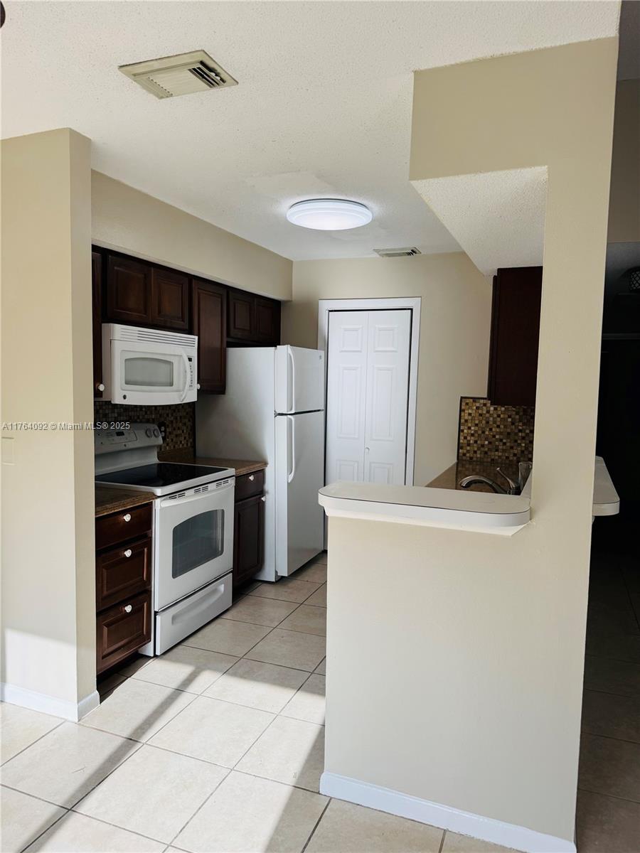 815 W Boynton Beach Blvd 10-205 Property Photo 7