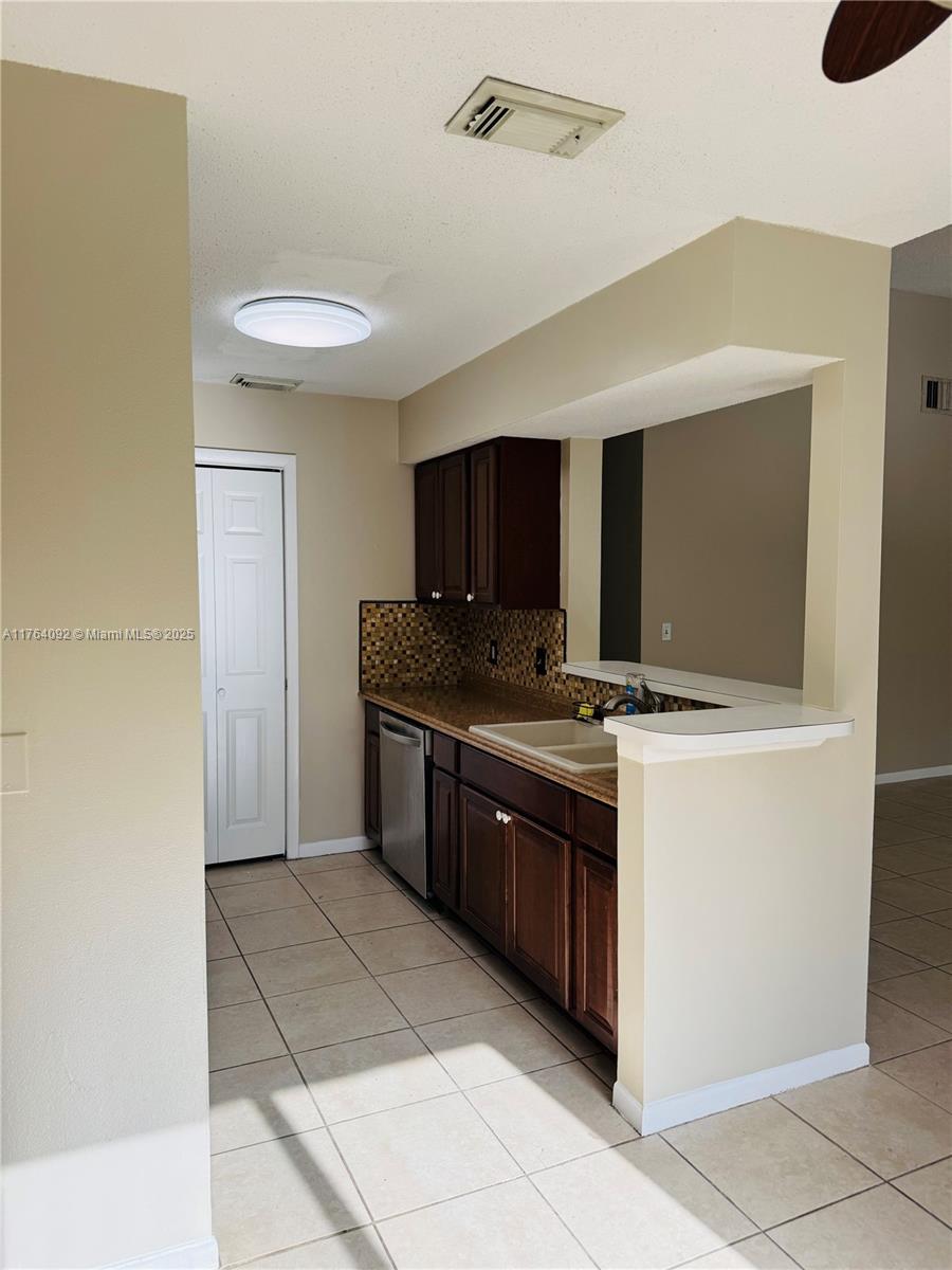 815 W Boynton Beach Blvd 10-205 Property Photo 9