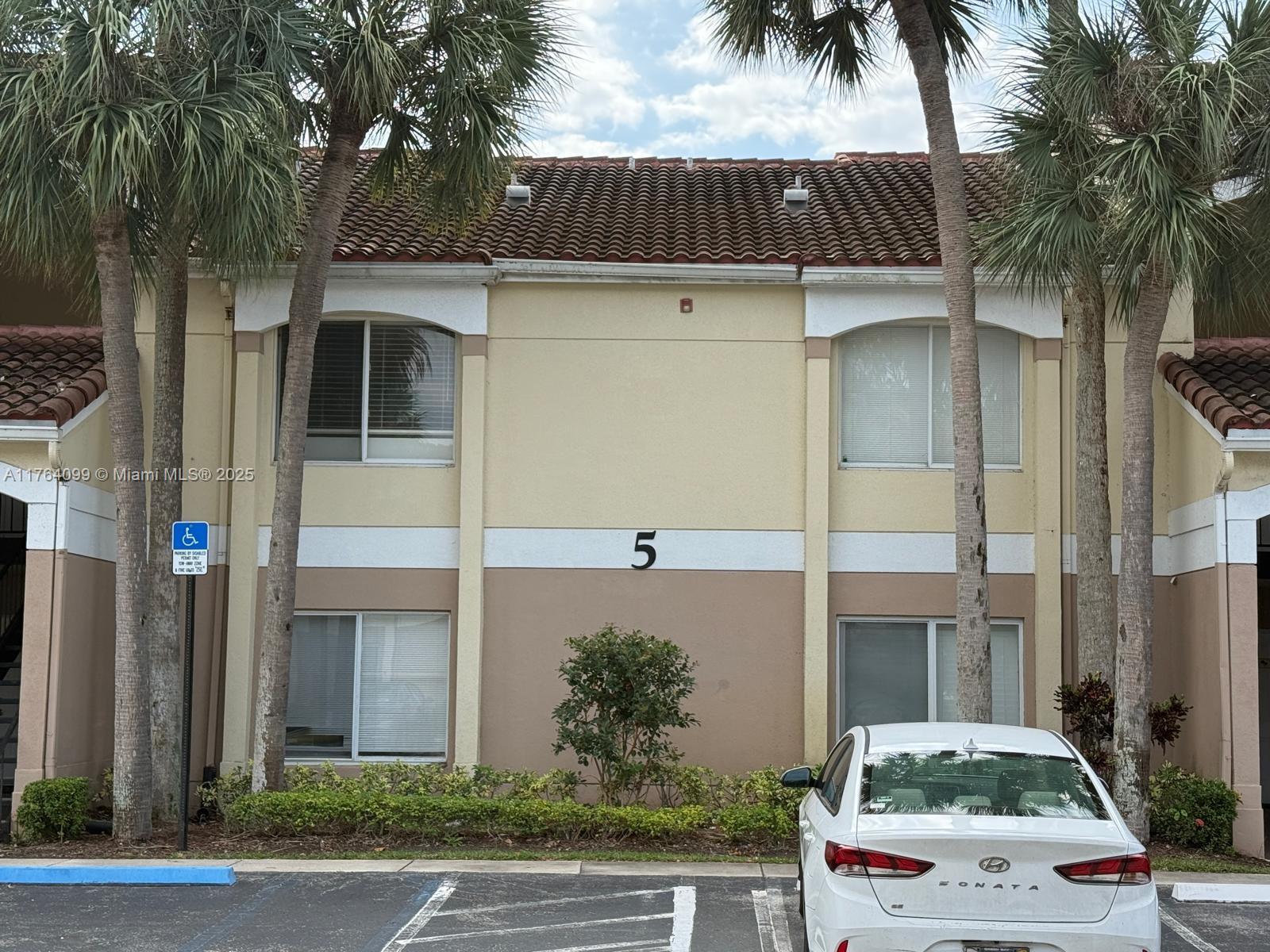 815 W Boynton Beach Blvd 5-101 Property Photo 3