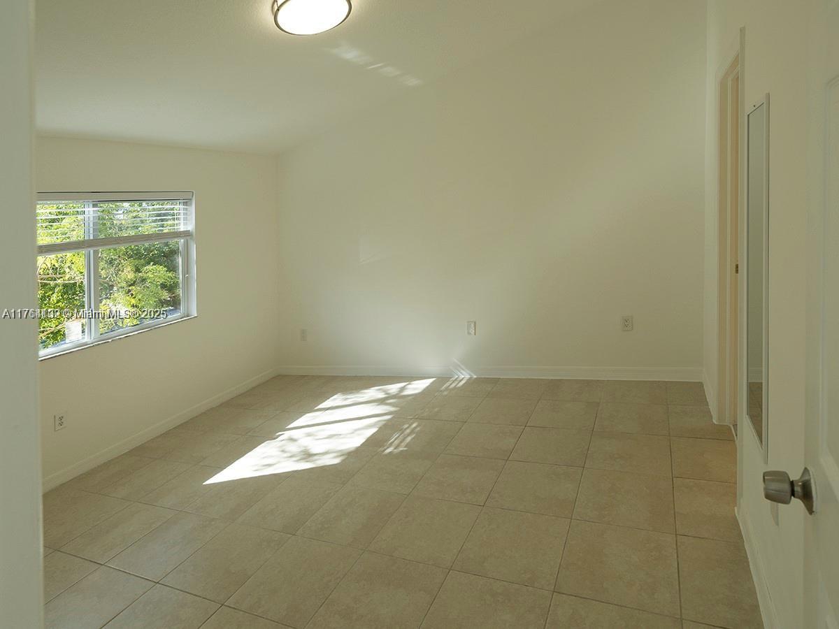 3380 Ne 9th St 201 Property Photo 12