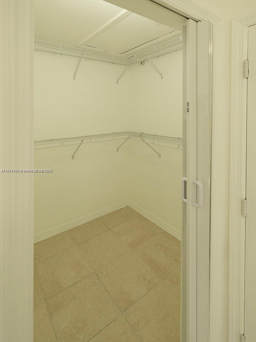 3380 Ne 9th St 201 Property Photo 16
