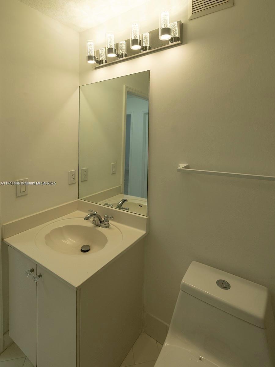 3380 Ne 9th St 201 Property Photo 23