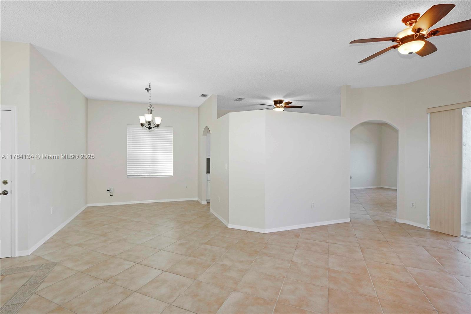610 Se 30th Dr Property Photo 4