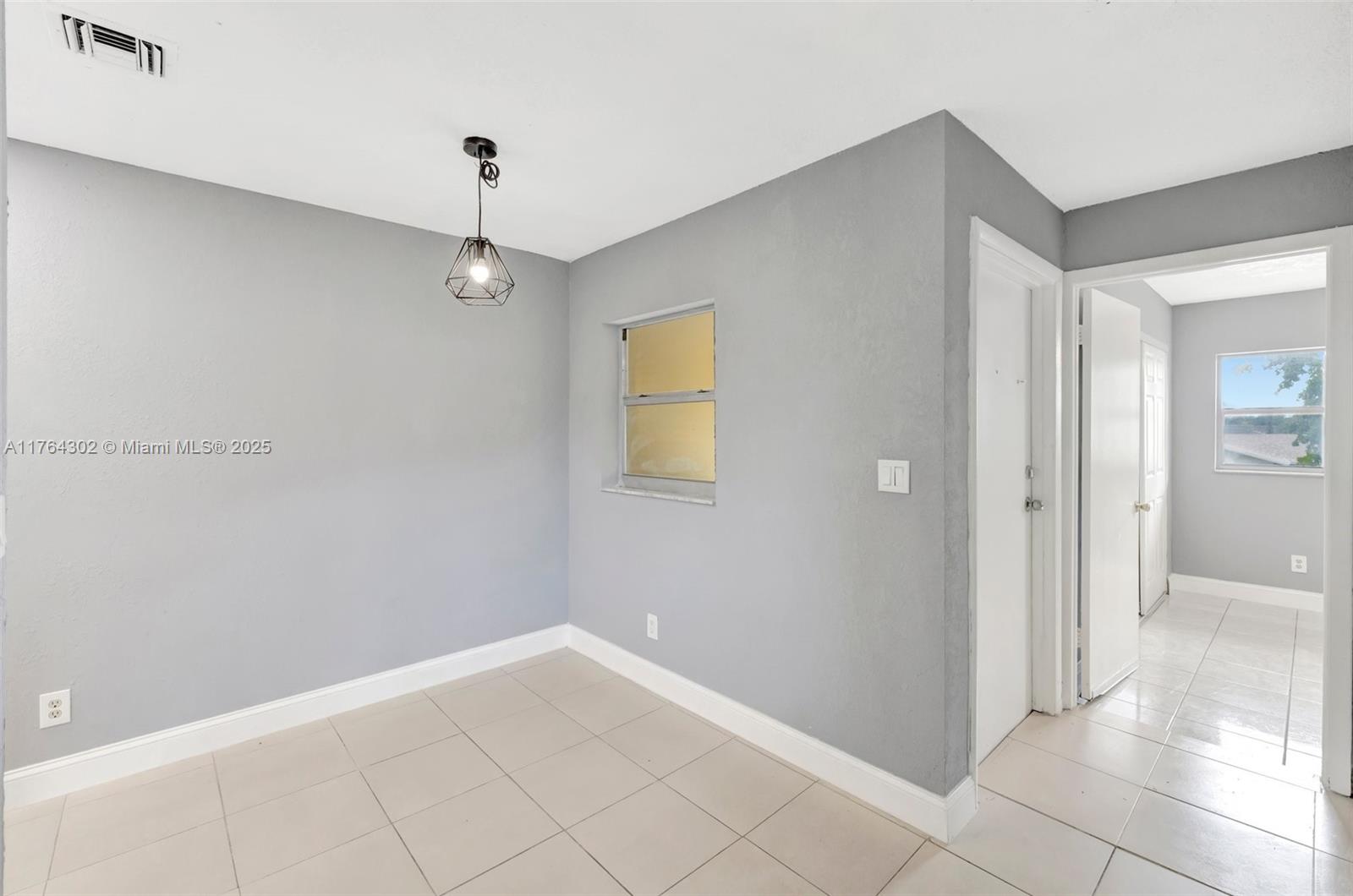 825 Sw 10th St D Property Photo 12