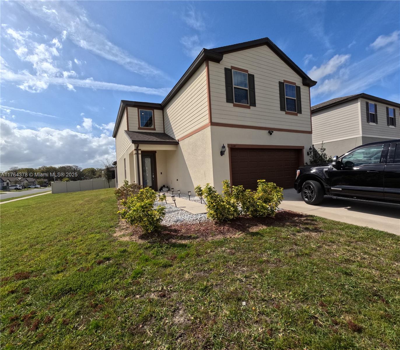 2647 E Lake Pointe Dr Property Photo